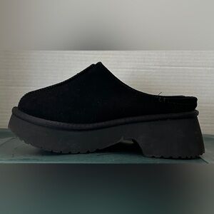 Black Slip-On Shoes by Project Cloud Women’s Size 6 EUC